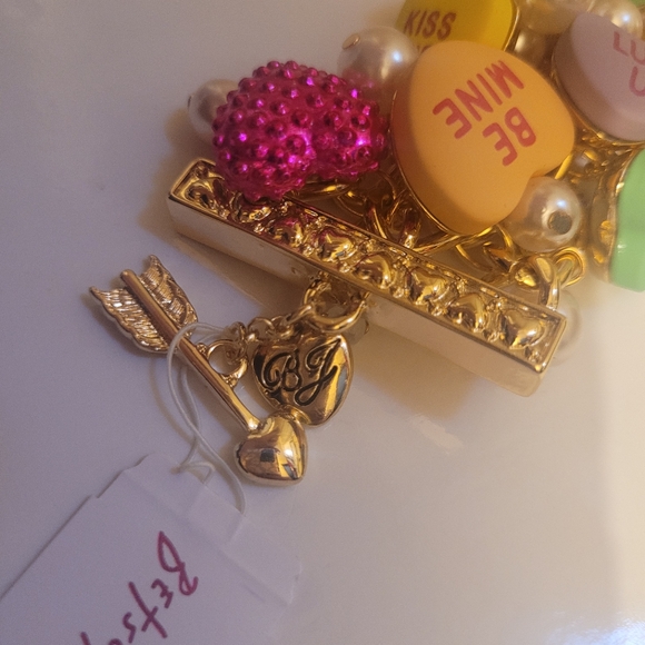 BETSEY JOHNSON Sweetheart candy hearts Valentines toggle bracelet NWT pearls - Picture 9 of 12